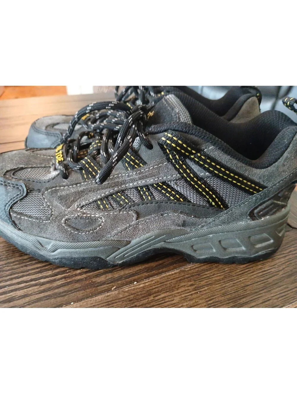Men's Brahma Steel Toe Sneakers Dylan Size 7 Slip & Oil Resistant Shoe. ME